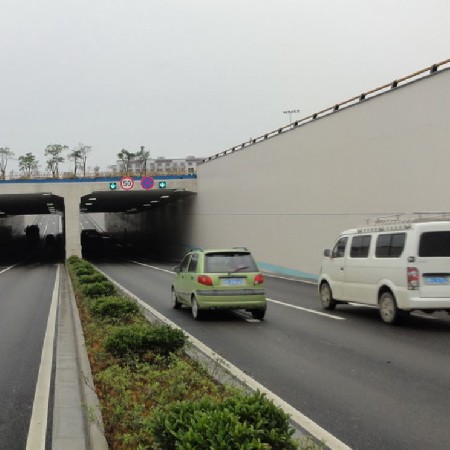 广西柳州过街隧道